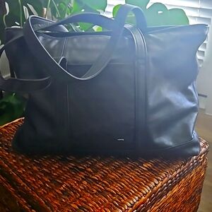 Authentic COACH work/overnight leather shoulder bag
